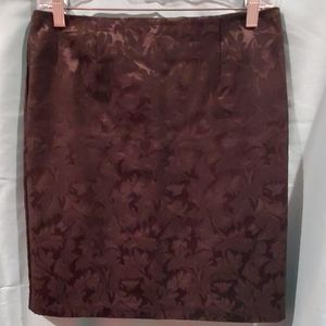 Skirt-to the knee with pattern